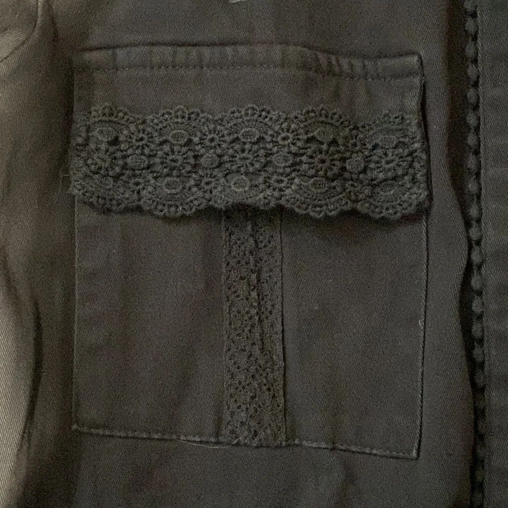 Embroidered Know Rose Lightweight Jacket - Picture 4 of 6